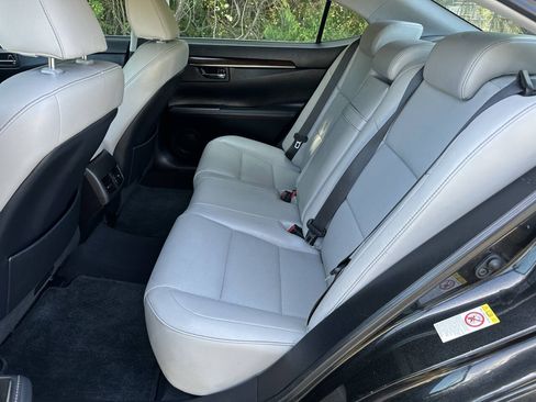 Used 2018 Lexus ES 350 w/ Navigation System Package FWD image 17
