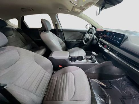 Certified 2025 Kia K4 EX image 25