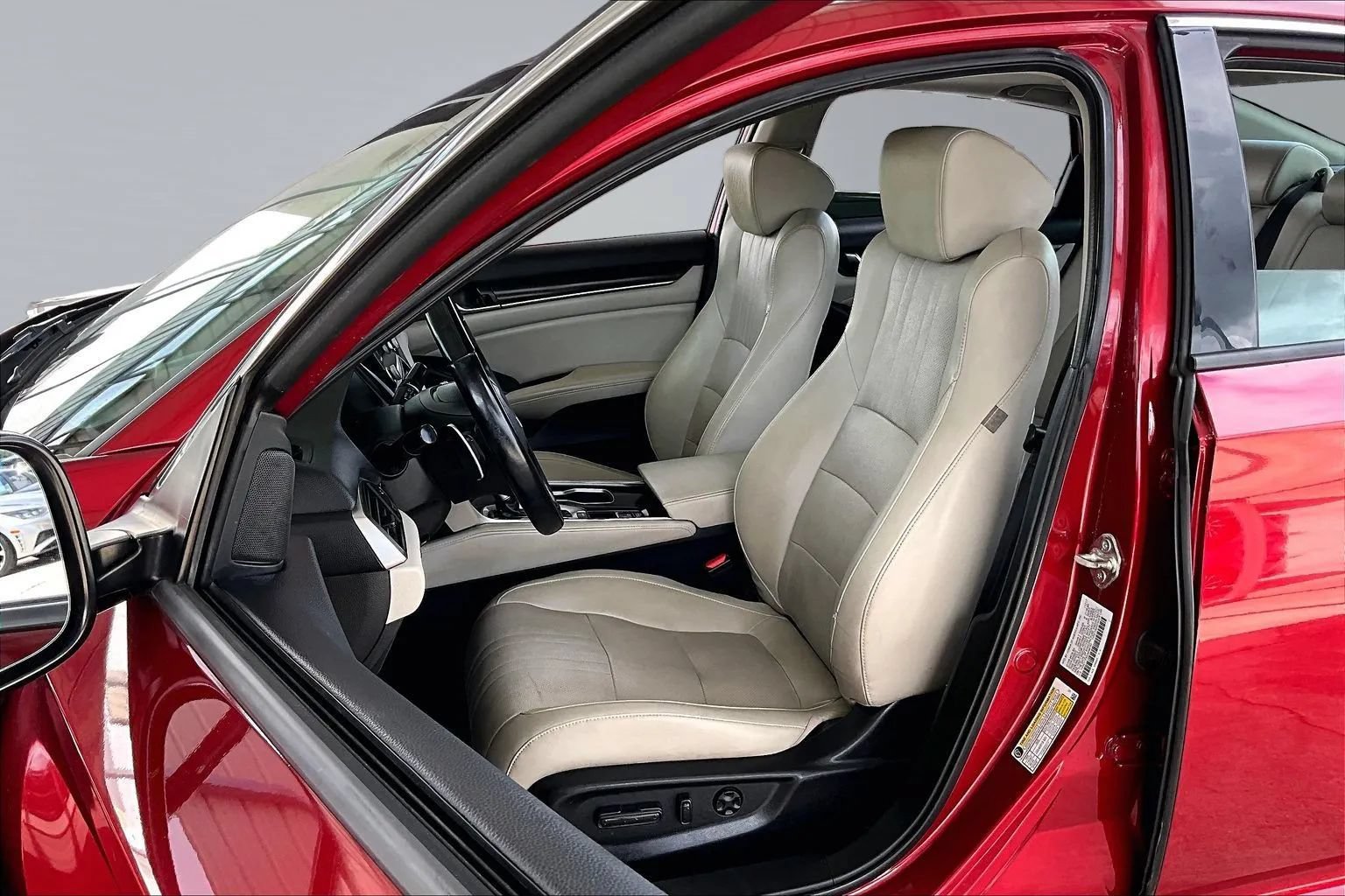 Used 2018 Honda Accord Touring image 18