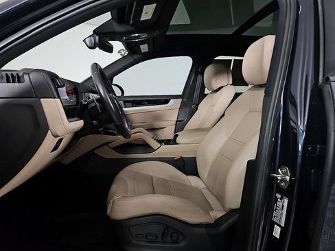 Used 2025 Porsche Cayenne Base image 14
