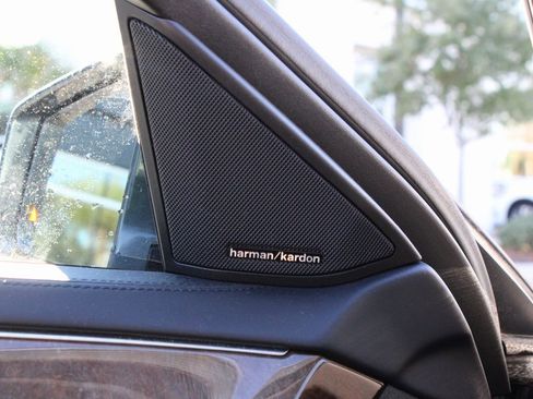 Used 2016 Mercedes-Benz E 400 4MATIC Sedan image 16