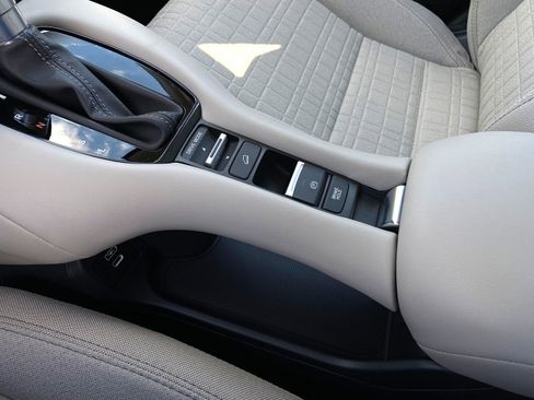 Certified 2026 Honda HR-V LX image 18