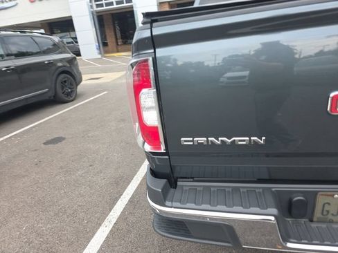 Used 2015 GMC Canyon SLE w/ SLE Convenience Package RWD image 8