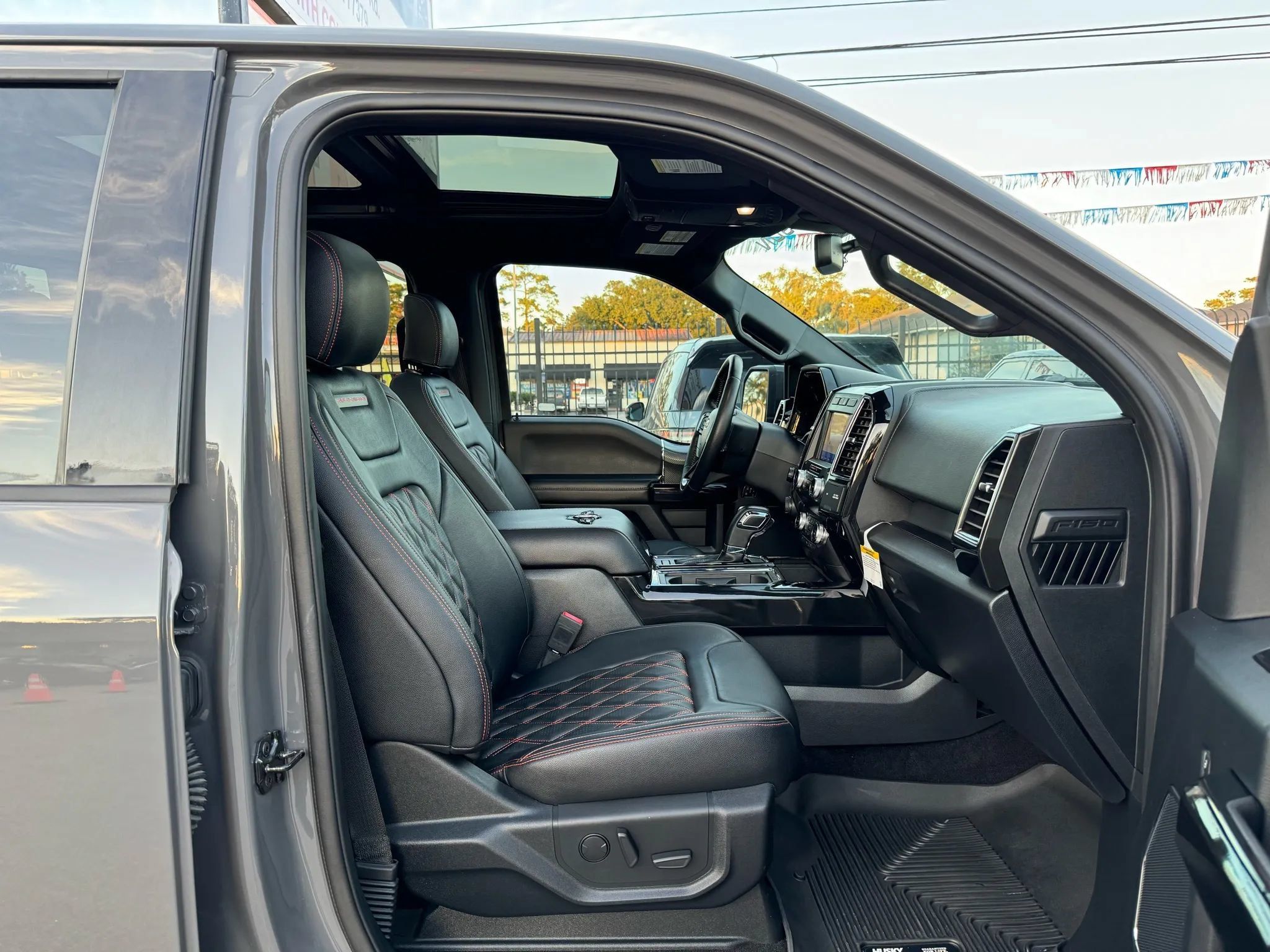 Used 2020 Ford F150 Lariat w/ Equipment Group 502A Luxury AWD/4WD image 26