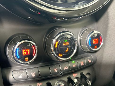 Used 2023 MINI Cooper 2-Door Hardtop image 20