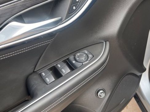 Used 2023 Buick Envision Preferred image 12