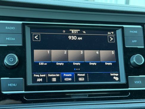 Used 2024 Volkswagen Jetta SE FWD image 16