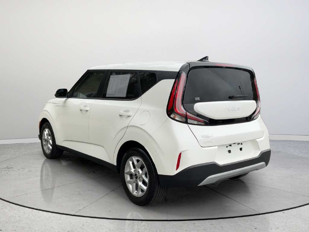 Used 2025 Kia Soul LX FWD image 8