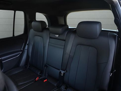 Used 2021 Mercedes-Benz GLB 250 4MATIC w/ Premium Package image 23