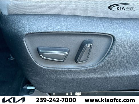 Used 2025 Toyota Sienna LE image 25