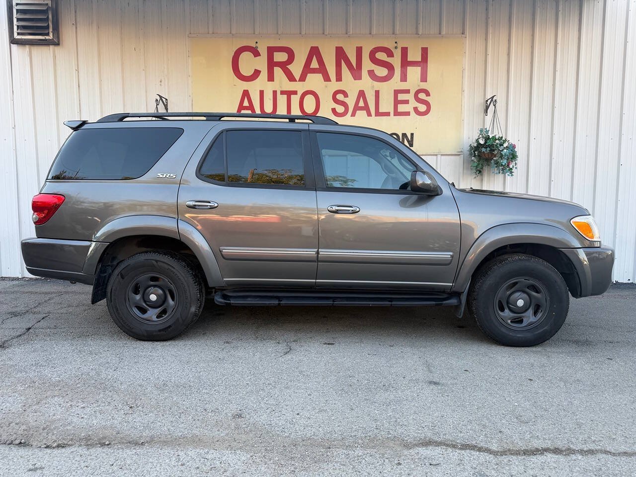 Used 2005 Toyota Sequoia SR5 w/ Towing Pkg RWD image 4