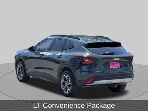 Used 2025 Chevrolet Trax LT w/ Driver Confidence Package FWD image 3
