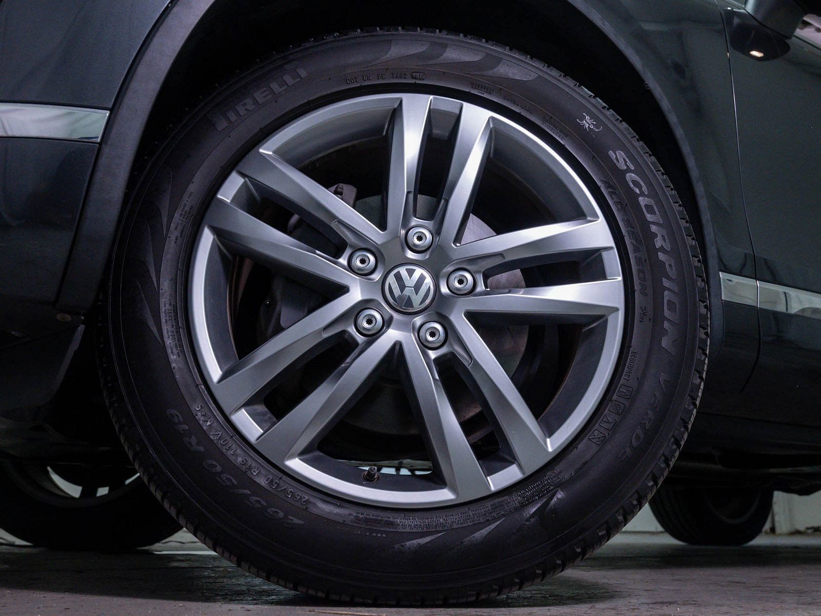 Used 2015 Volkswagen Touareg VR6 AWD/4WD image 6