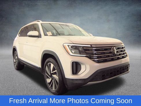 Used 2025 Volkswagen Atlas SEL AWD/4WD image 2
