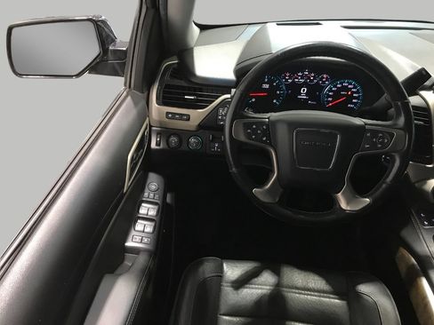 Used 2018 GMC Yukon Denali image 5