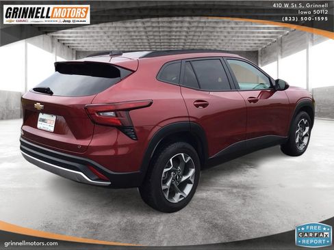Used 2025 Chevrolet Trax LT FWD image 5
