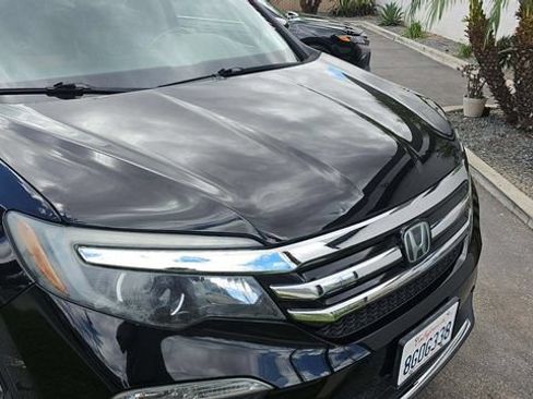 Used 2018 Honda Pilot Touring image 12