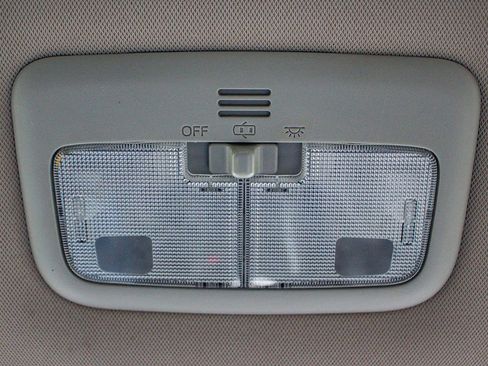 Used 2019 Toyota Corolla LE image 30