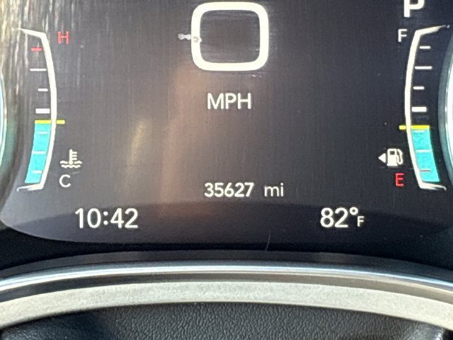 Used 2026 Chrysler Pacifica Limited FWD image 25