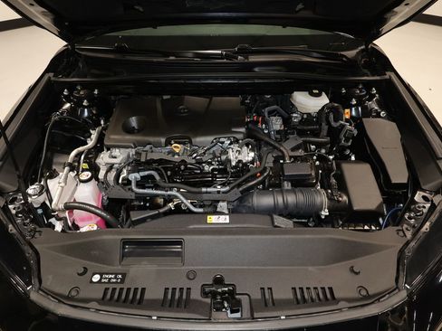 Used 2025 Toyota Camry SE image 31