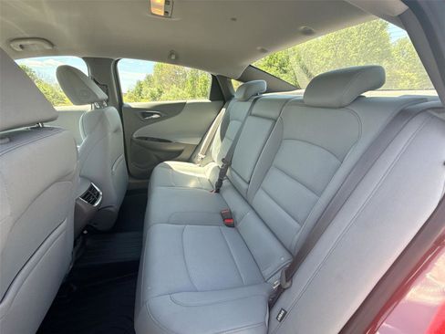 Used 2018 Chevrolet Malibu LT FWD image 15