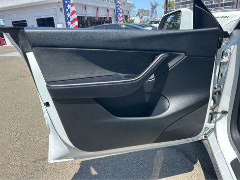Used 2021 Tesla Model Y Long Range AWD/4WD image 15