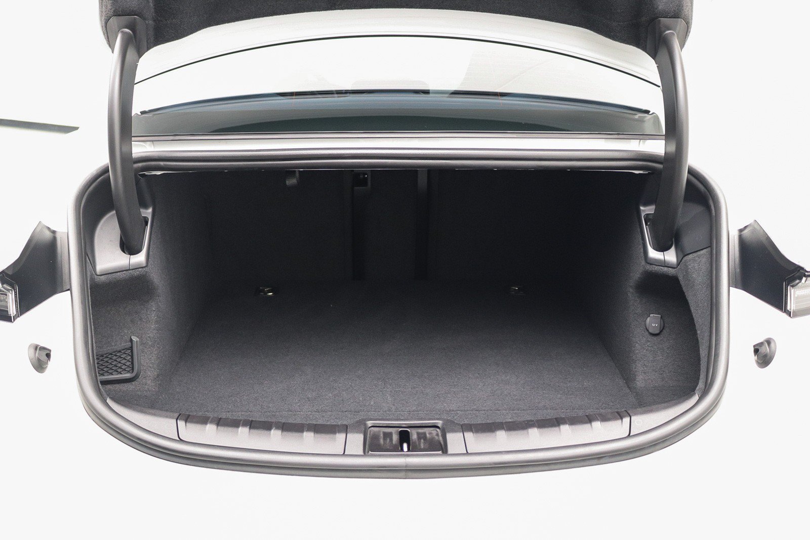 Used 2022 Porsche Taycan RWD image 29