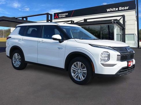 Used 2025 Mitsubishi Outlander ES image 1
