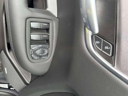 New 2025 Cadillac XT5 Luxury image 30