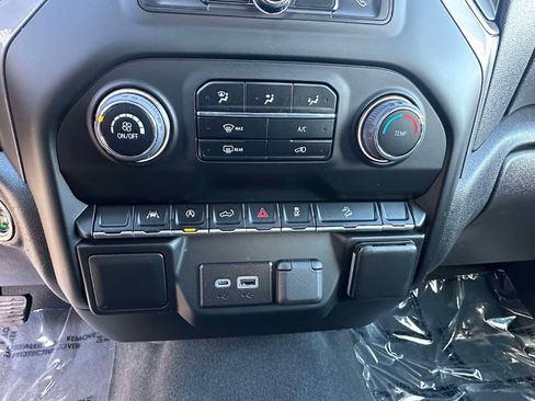 Used 2022 Chevrolet Silverado 1500 Custom Trail Boss AWD/4WD image 13
