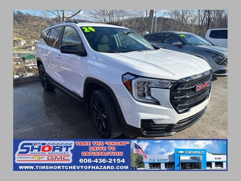 Used 2024 GMC Terrain SLE w/ Elevation Edition image 1
