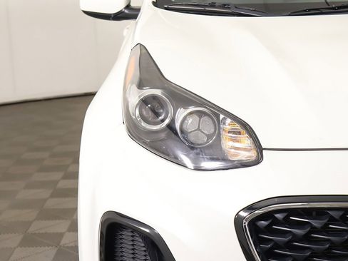 Used 2022 Kia Sportage LX image 10