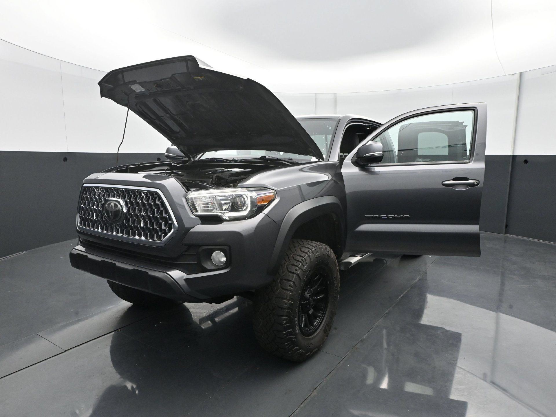 Used 2019 Toyota Tacoma TRD Off-Road AWD/4WD image 27
