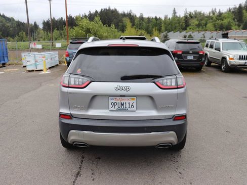 Used 2019 Jeep Cherokee Limited w/ Luxury Group AWD/4WD image 6