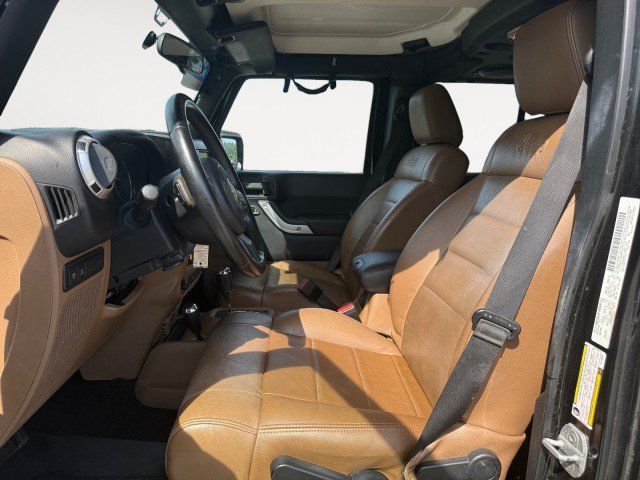 Used 2012 Jeep Wrangler Unlimited Rubicon w/ Connectivity Group AWD/4WD image 2