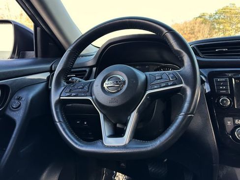 Used 2018 Nissan Rogue SV image 20