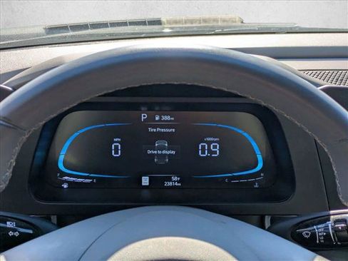 Used 2025 Hyundai Elantra Sport image 12