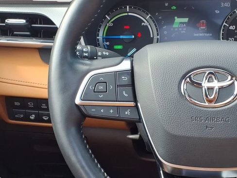 Used 2021 Toyota Highlander Platinum AWD/4WD image 11