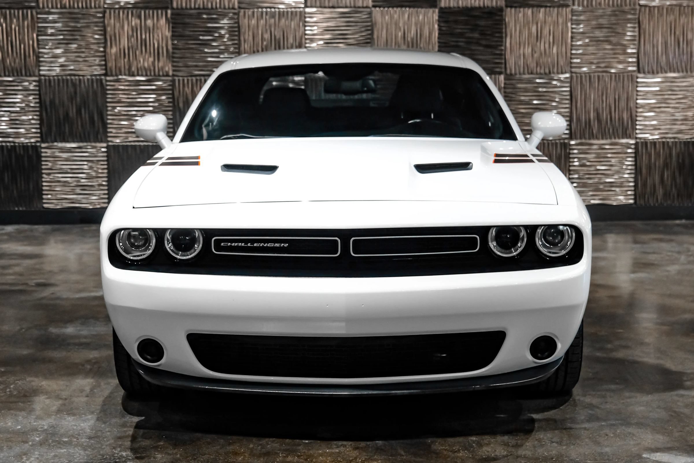 Used 2016 Dodge Challenger SXT RWD image 5