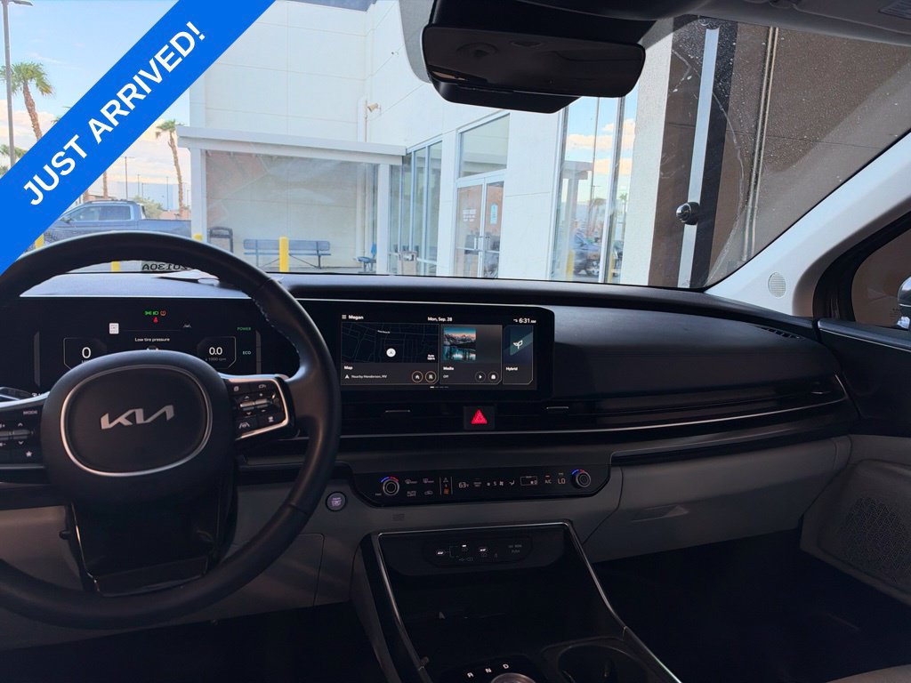 Used 2026 Kia Carnival SX w/ SX Dark Edition Package FWD image 6