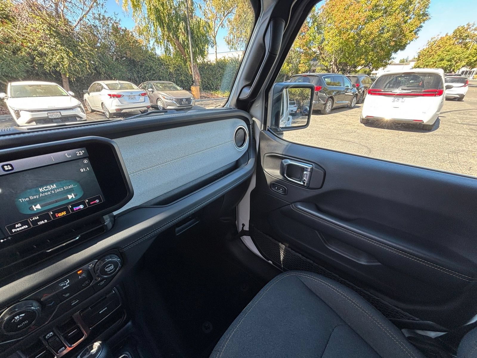 Used 2025 Jeep Wrangler Unlimited Sahara AWD/4WD image 35