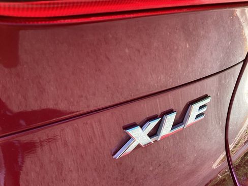 Used 2023 Toyota Venza XLE AWD/4WD image 18