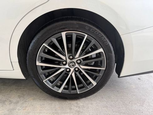 Used 2023 Lexus ES 350 w/ Premium Package FWD image 16