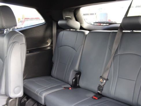 Used 2022 Buick Enclave Premium image 23