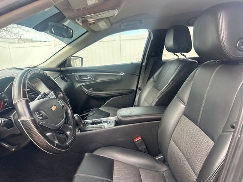 Used 2017 Chevrolet Impala LT w/ Convenience Package image 11