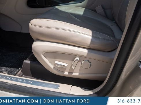 Used 2017 Lincoln MKC Select w/ Lincoln MKC Climate Package FWD image 16