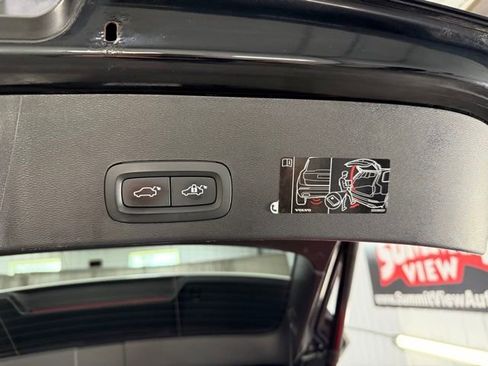 Used 2019 Volvo XC40 T5 Momentum image 10