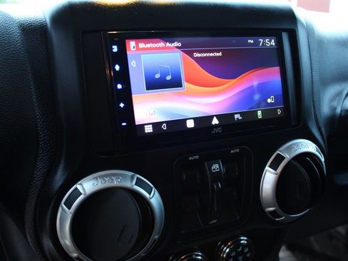 Used 2013 Jeep Wrangler Unlimited Sahara w/ Connectivity Group AWD/4WD image 33
