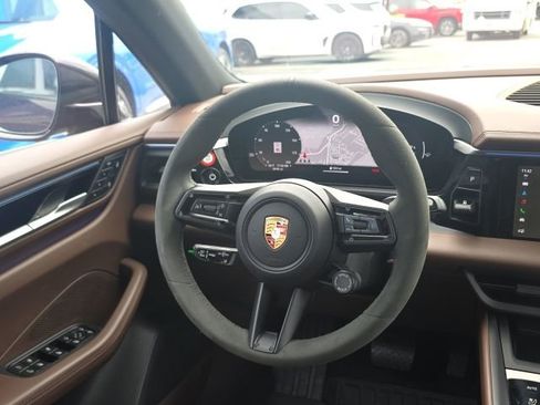 Used 2025 Porsche Macan 4 Electric AWD/4WD image 7