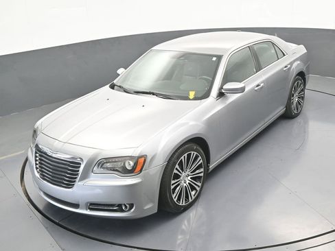 Used 2014 Chrysler 300 S image 43